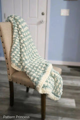 Quick Fluffy Throw Blanket (Crochet)