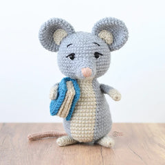 Bianca the Library Mouse (Crochet)