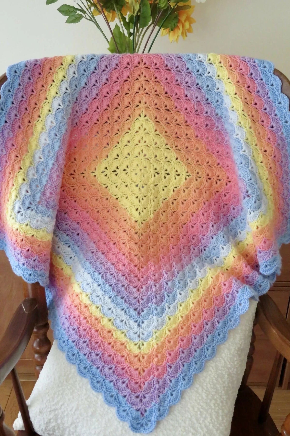 Gentle Rainbow Shells Baby Blanket (Crochet)