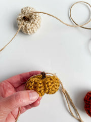 Crochet Mini Pumpkin Garland (Crochet)