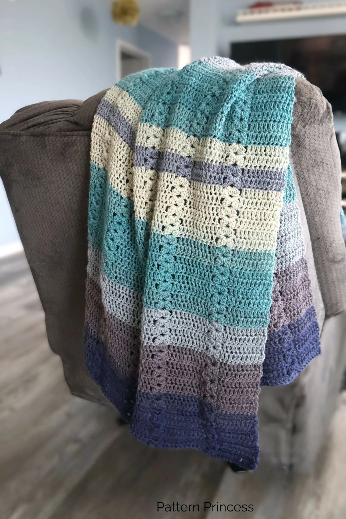 Double Crochet Puff Stitch Heart Blanket (Crochet)