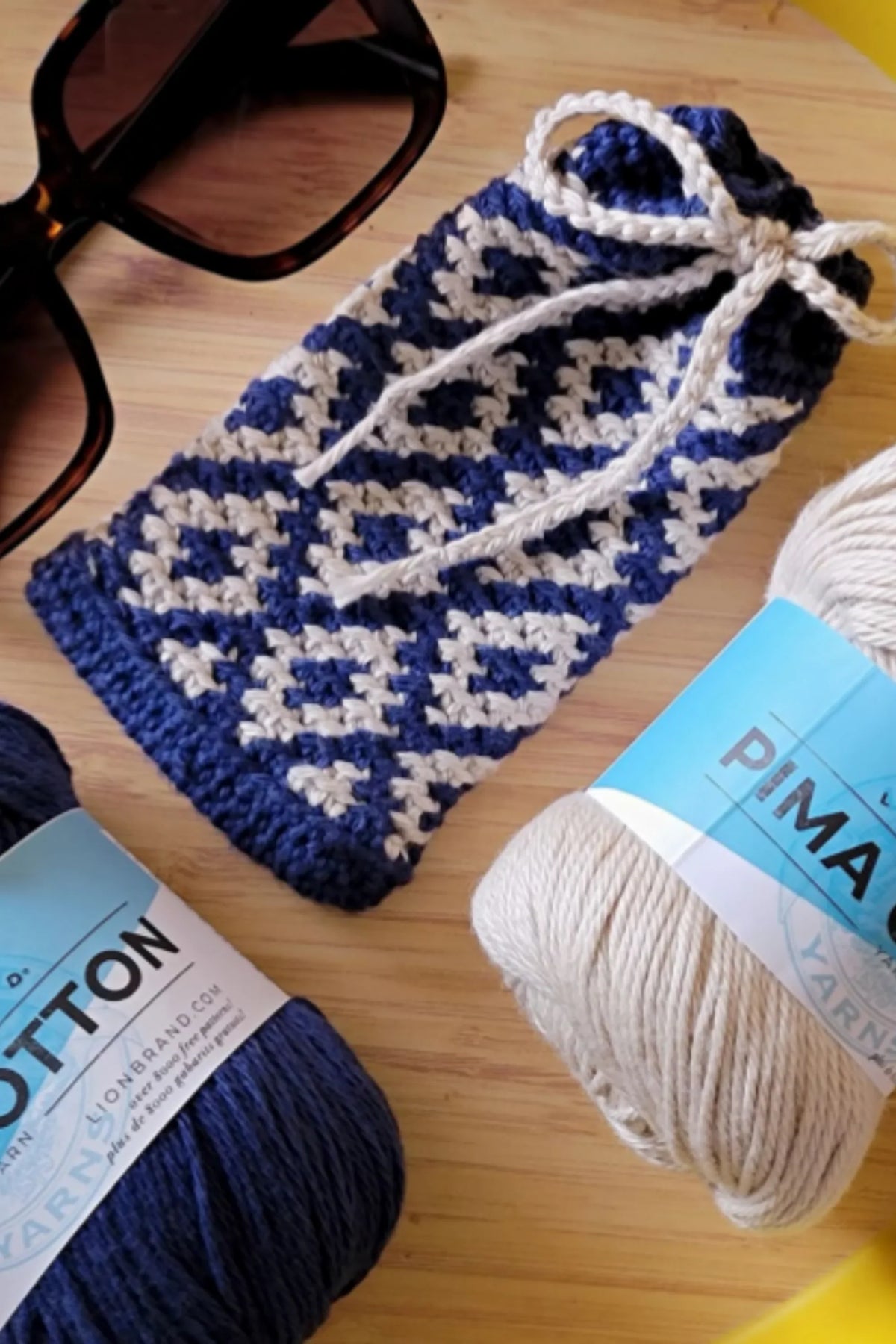 Dazzling Diamonds Sunglasses Case (Crochet)