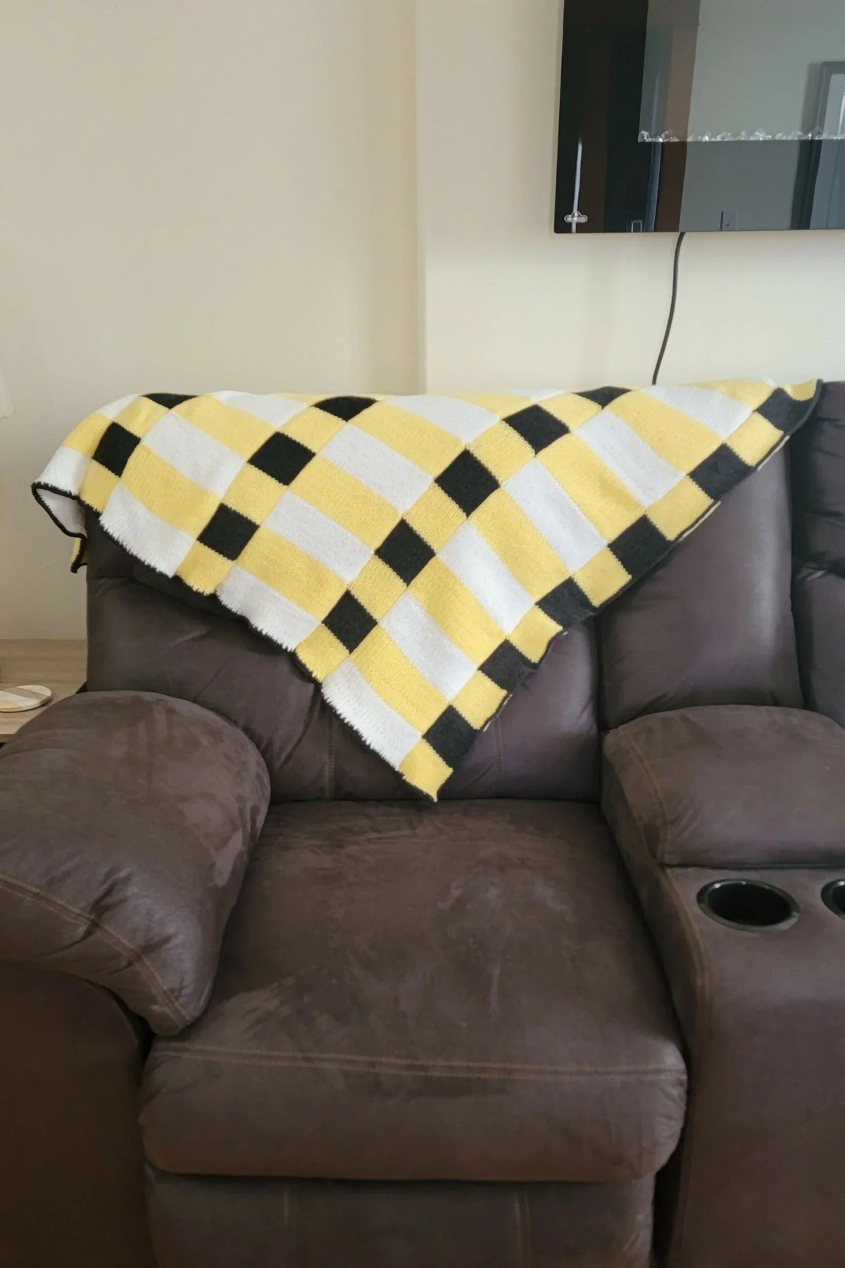 Bold & Beautiful: A Revamped Gingham Knit Blanket (Circular Knitting Machine)