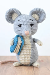 Bianca the Library Mouse (Crochet)
