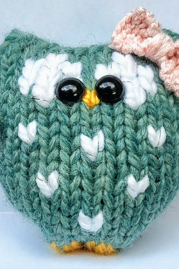 Easy Knitting Pattern for 4 Inch Amigurumi Owl (Knit)