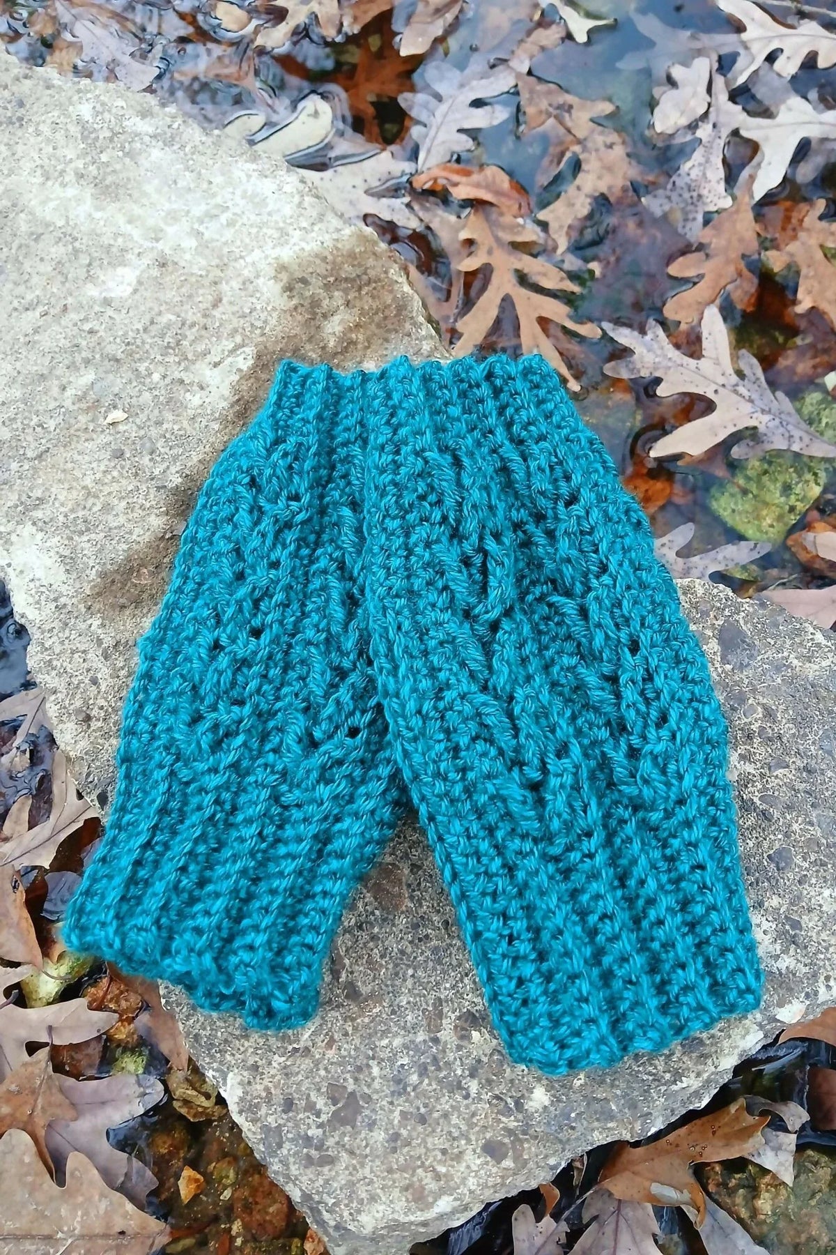 River Arrow Fingerless Mittens (Crochet)