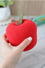 Ziggy the Caterpillar and its Apple (Crochet)